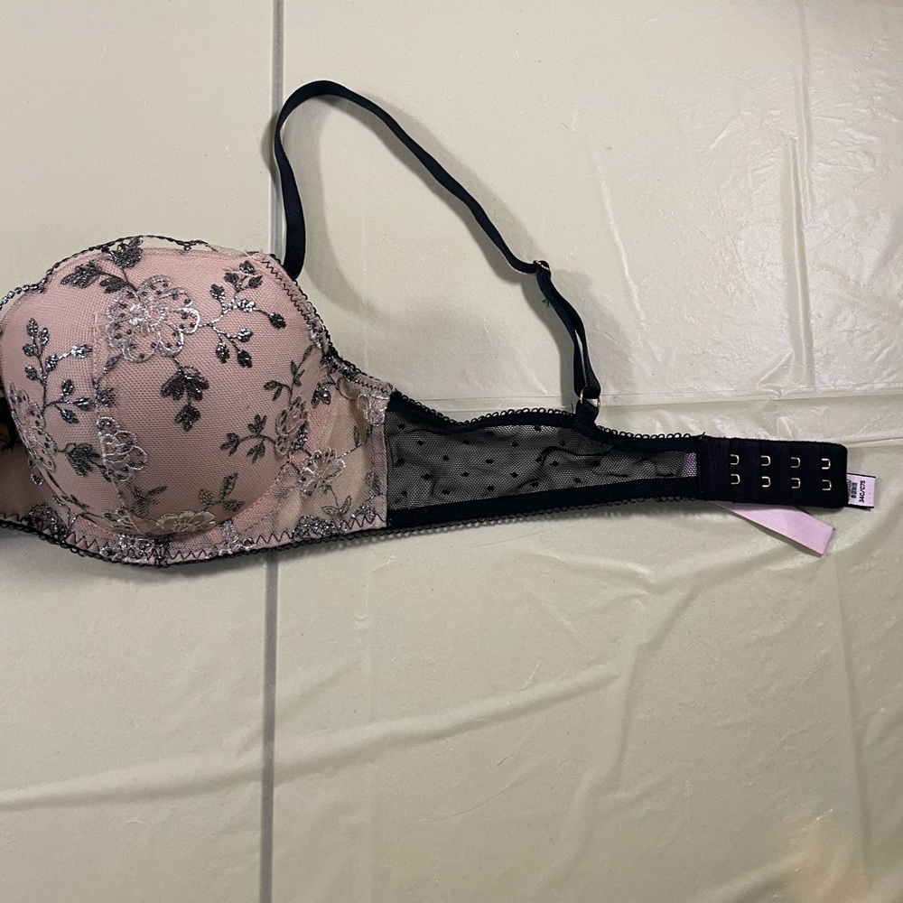 Victoria's Secret Nude and Black Floral Embroidered Bra - Picture 8 of 15